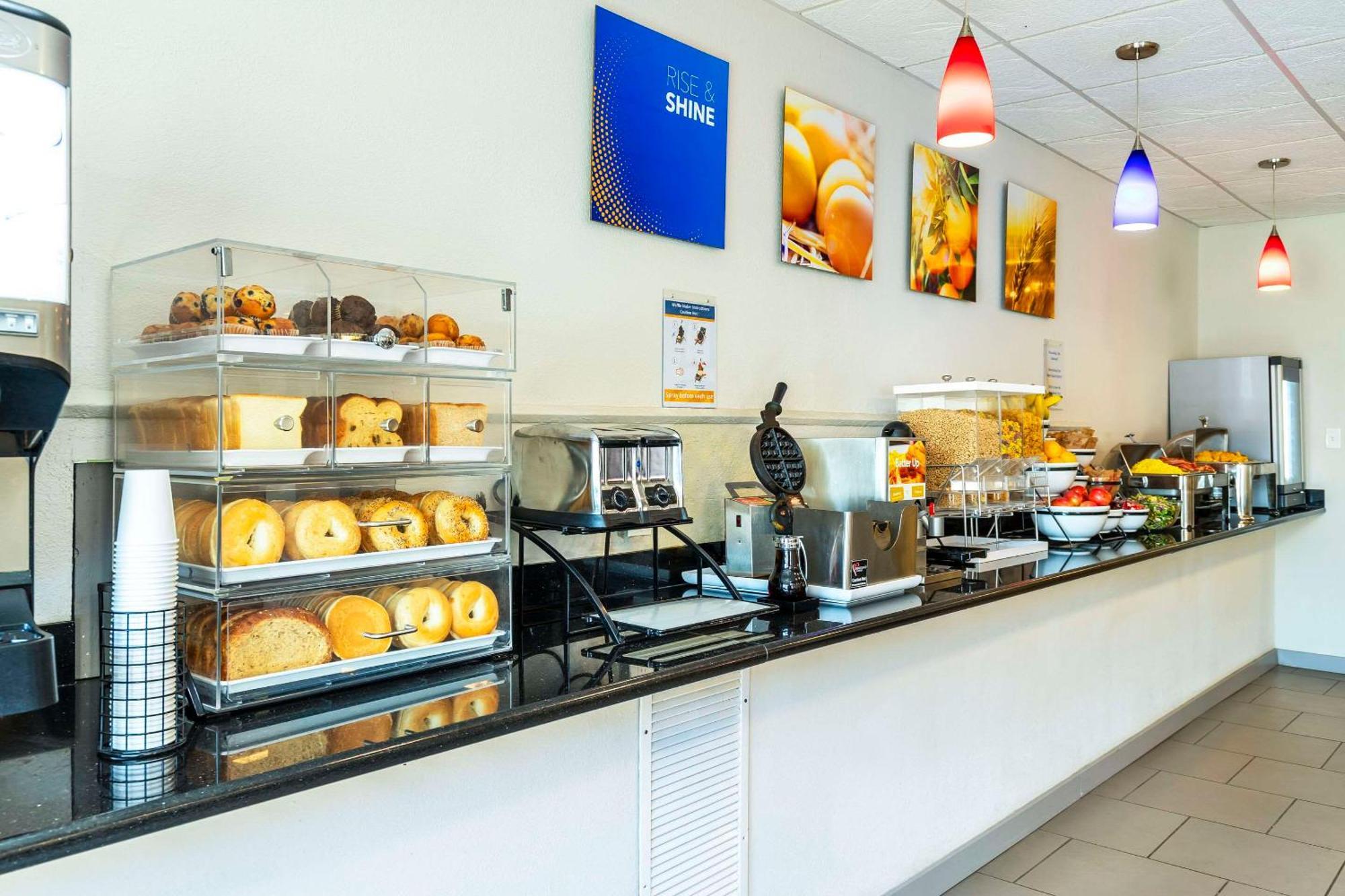 Comfort Inn & Suites Йорктон Екстер'єр фото