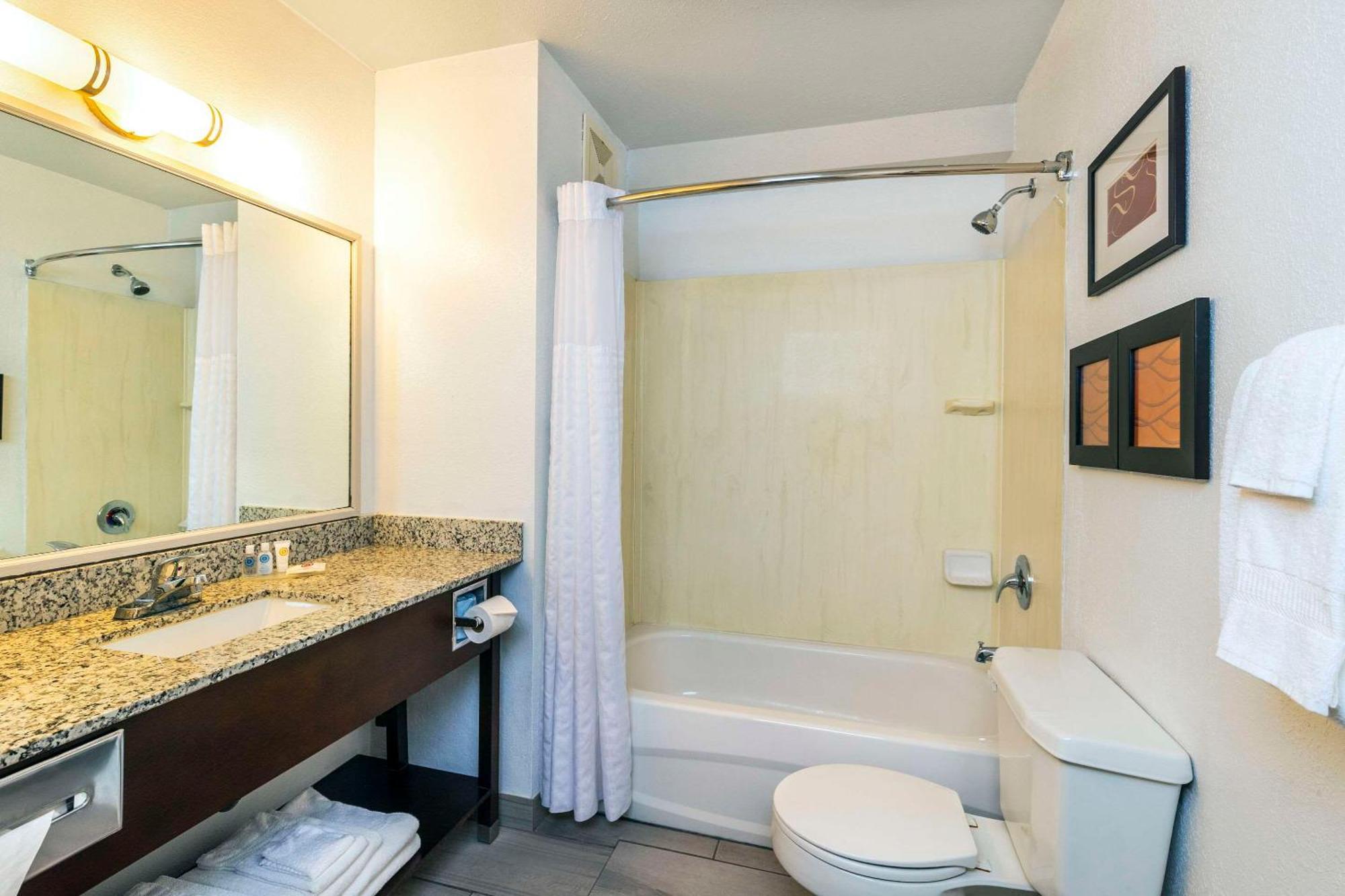 Comfort Inn & Suites Йорктон Екстер'єр фото