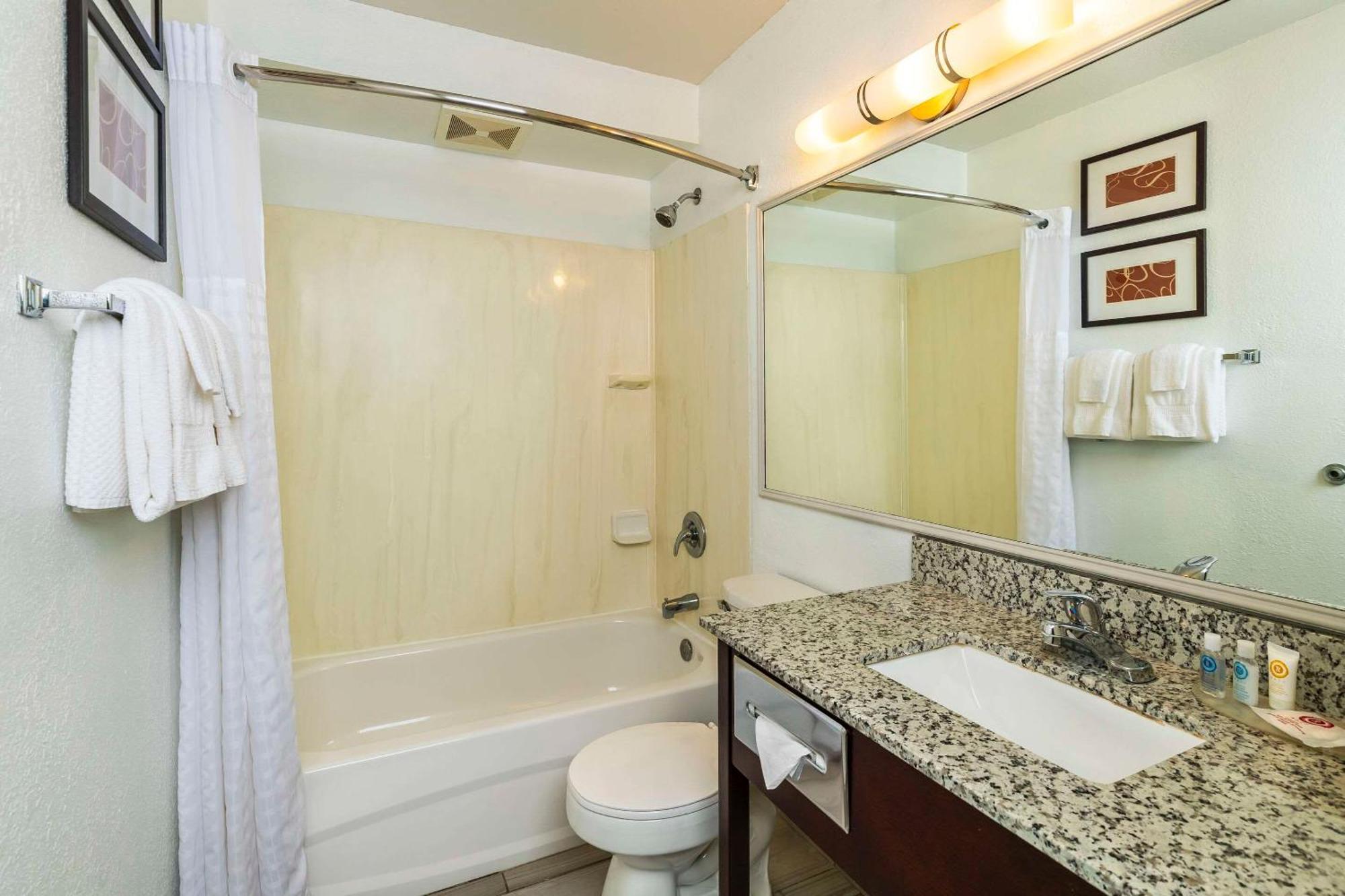 Comfort Inn & Suites Йорктон Екстер'єр фото
